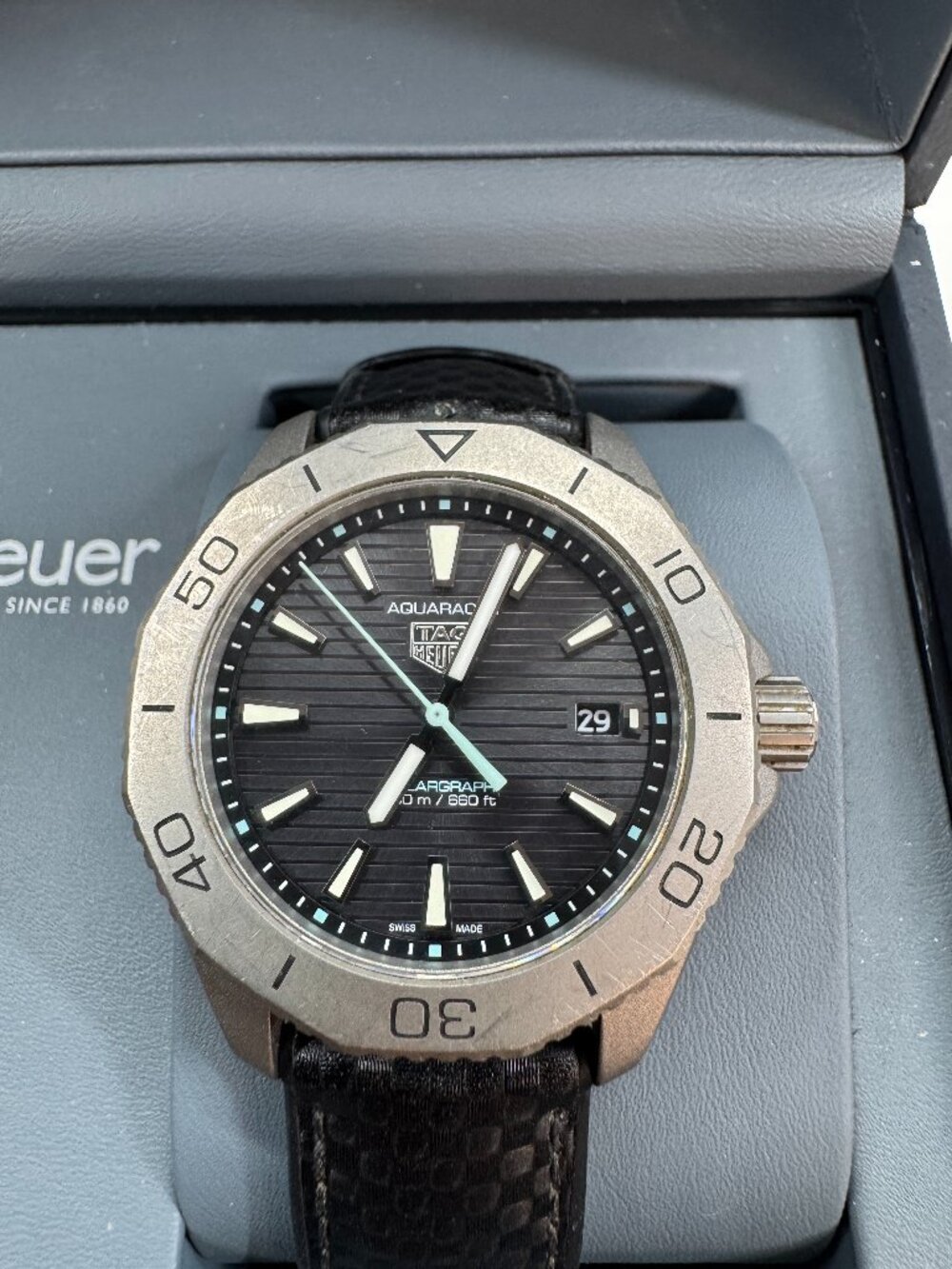 TAG Heuer AQUARACER Professional 200 Solargraph quartz watch with 40mm face